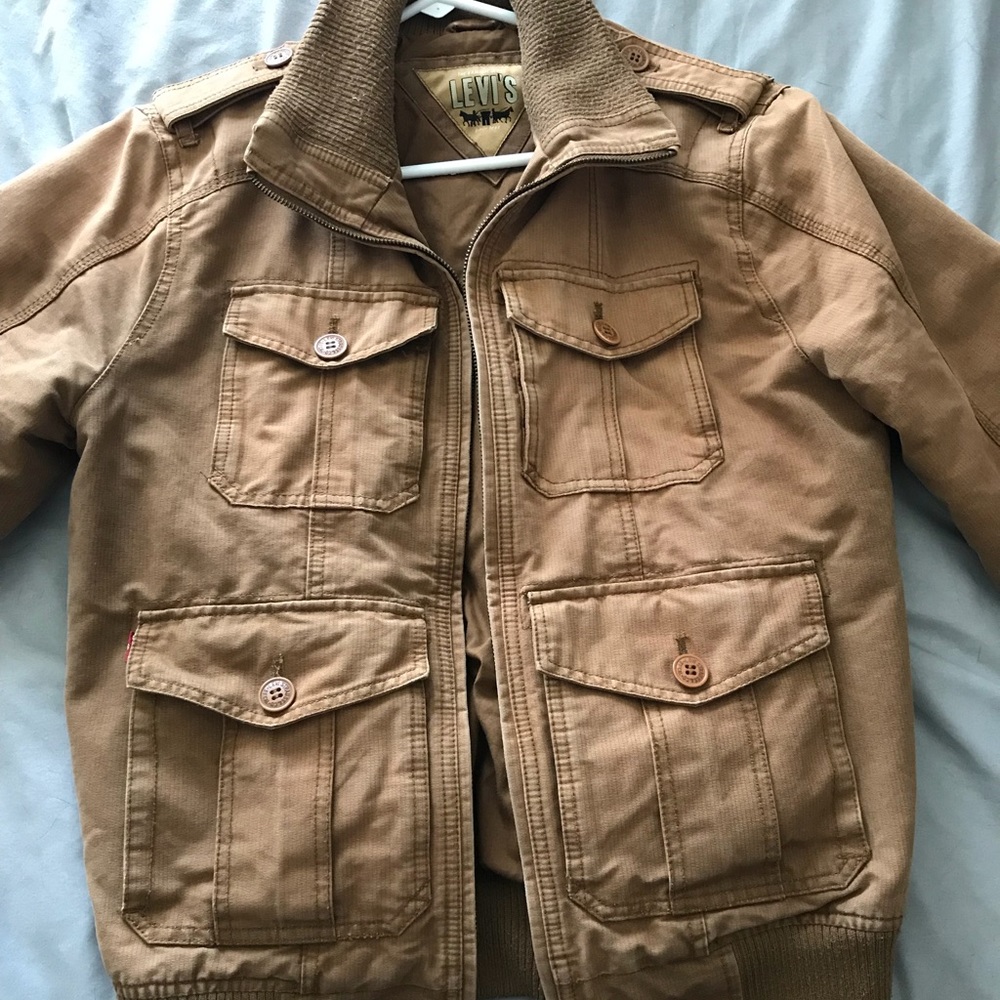 Men’s Levi jacket.